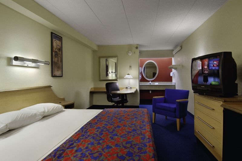 Red Roof Inn Plus+ Washington Dc - Alexandria Room photo